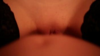 play 年轻母狗的乳头被射精