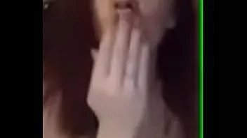 Riproduci Adorabile ragazza russa mostra le sue tette