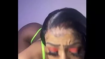 play Cabeça desleixada é o melhor ponto de vista da cabeça (twitter @iamkhloexxx)