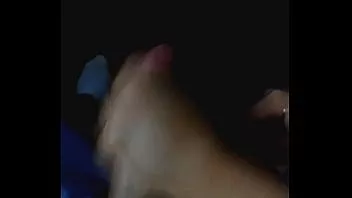 play Wanita tetangga membelai dan menunjukkan payudaranya