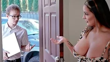 Play Computer guy finds sex tape video of a horny milf