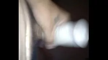 Jouer Jacking ma bite avec le jouet de maman qu'elle a pour moi