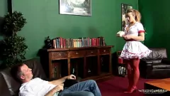 Oynat Bire Bire Üçlü Zevk: Anal ve Ters Kovboy Kız Sırasında Yarrak Emen MILF İnliyor