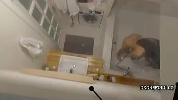 Riproduci Spy cam nascosta nella ventola delle bocchette della doccia