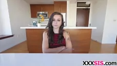 Reproducir Hermanastro con gran polla se folla duro a la linda hermanastra Kharlie Stone