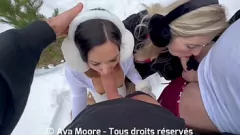 play Twee vuile blonde en brunette amateurs zuigen pik in de sneeuw en krijgen een gezicht vol sperma