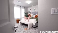 play A adolescente petite Ellie Murphy fica hardcore em POV com Austin Pierce