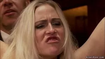 Reproducir Morena tetona follada en el piso superior