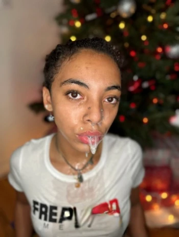 Pornostar Zerella Skies